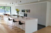 Gaylord – High Gloss White / Folkstone Grey Textured Laminate